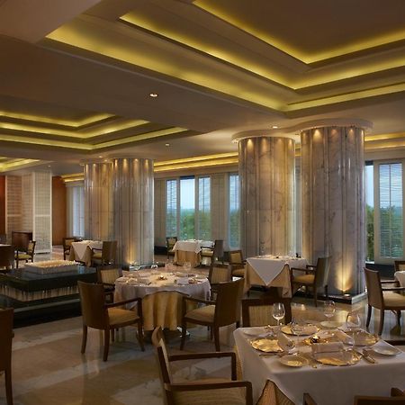The Leela Ambience Gurugram Hotel & Residences - The Luxury Urban Sanctuary Гургаон Интериор снимка The restaurant
