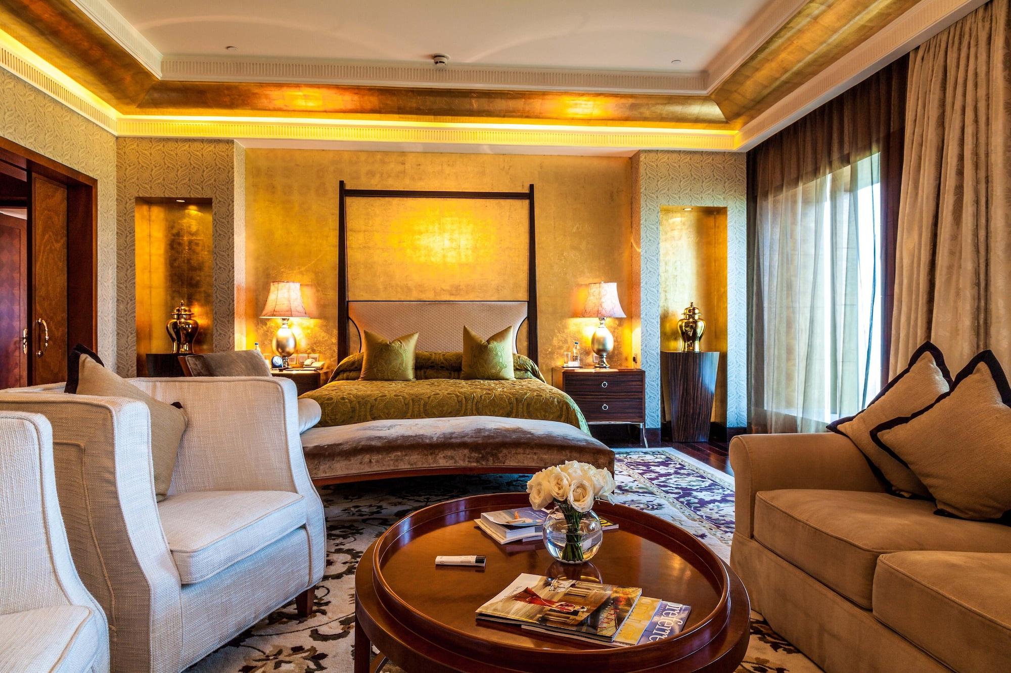 The Leela Ambience Gurugram Hotel & Residences - The Luxury Urban Sanctuary Гургаон Екстериор снимка A suite at the Taj Mahal Palace