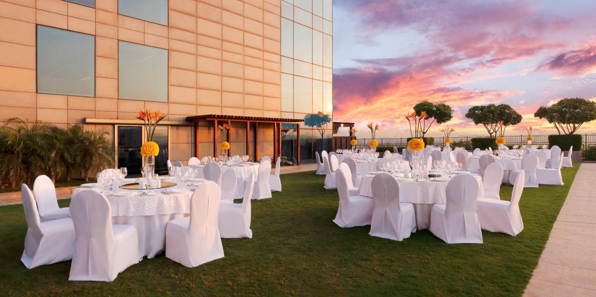 The Leela Ambience Gurugram Hotel & Residences - The Luxury Urban Sanctuary Гургаон Екстериор снимка The Westin Hyderabad Hiranandani
