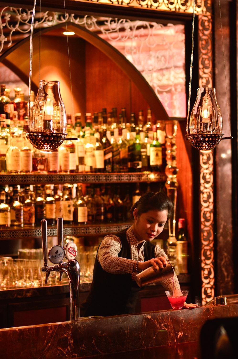 The Leela Ambience Gurugram Hotel & Residences - The Luxury Urban Sanctuary Гургаон Екстериор снимка The bar at the Monkey Bar