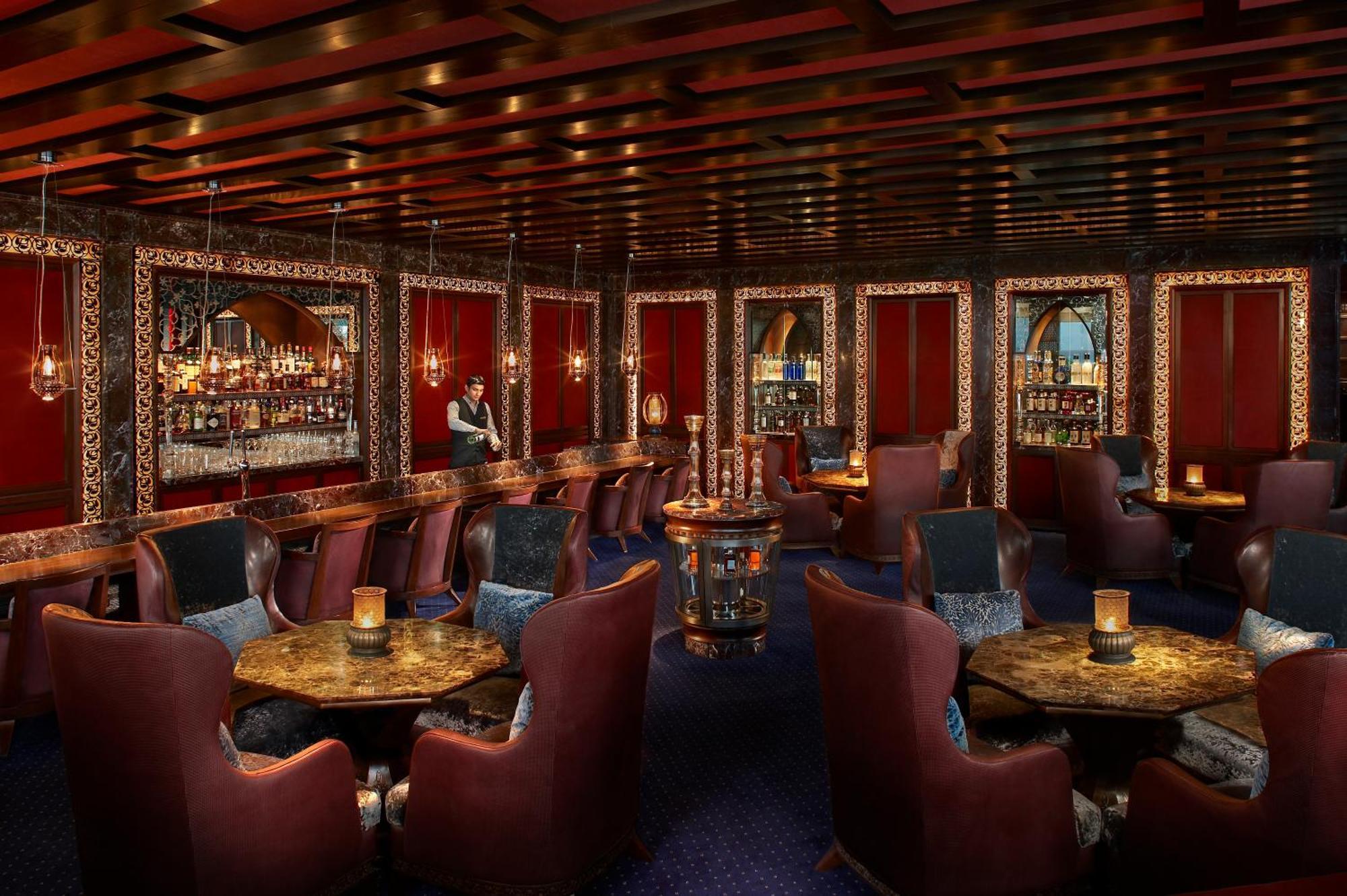 The Leela Ambience Gurugram Hotel & Residences - The Luxury Urban Sanctuary Гургаон Ресторант снимка The interior of the nightclub