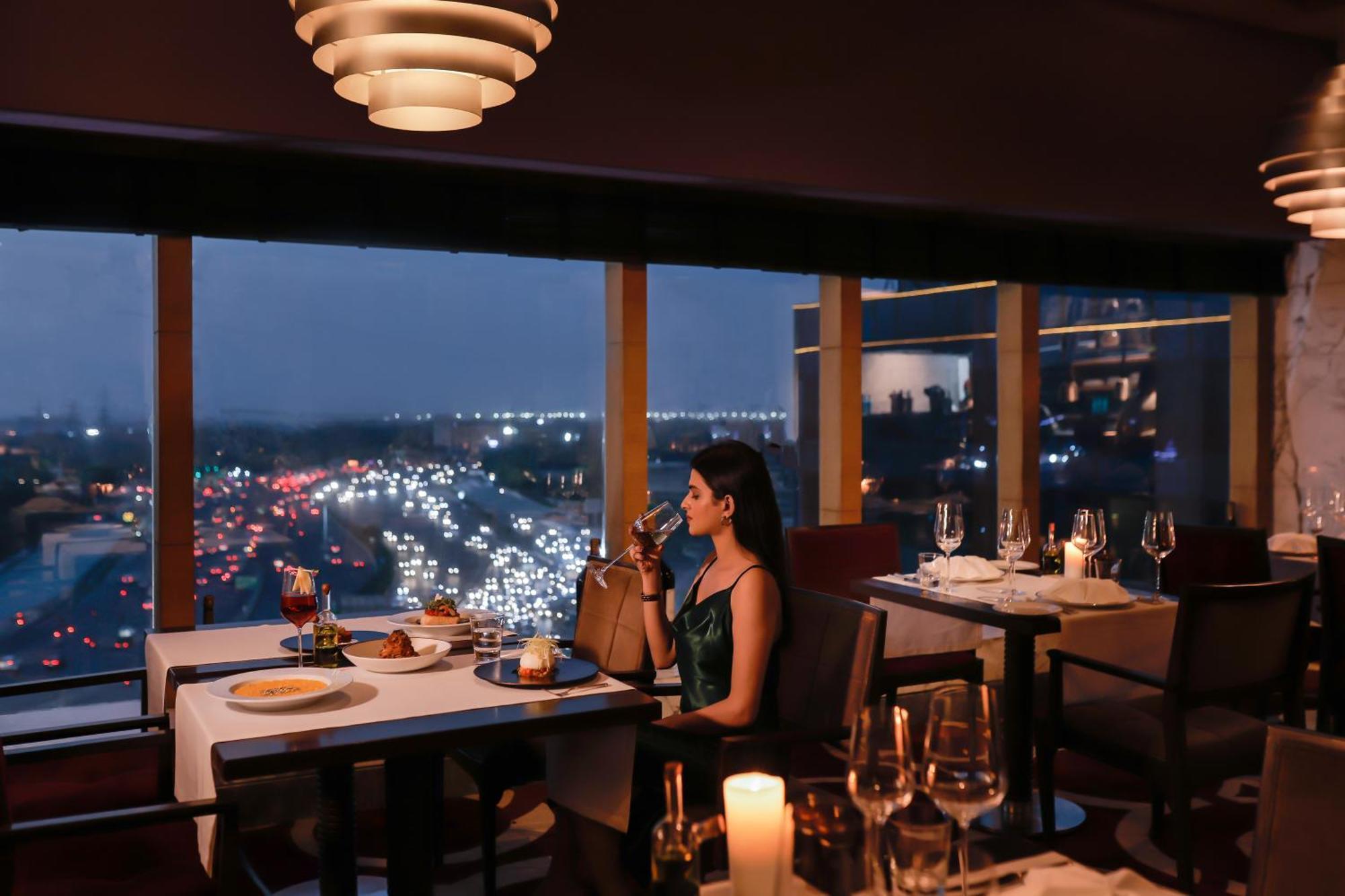 The Leela Ambience Gurugram Hotel & Residences - The Luxury Urban Sanctuary Гургаон Екстериор снимка The View