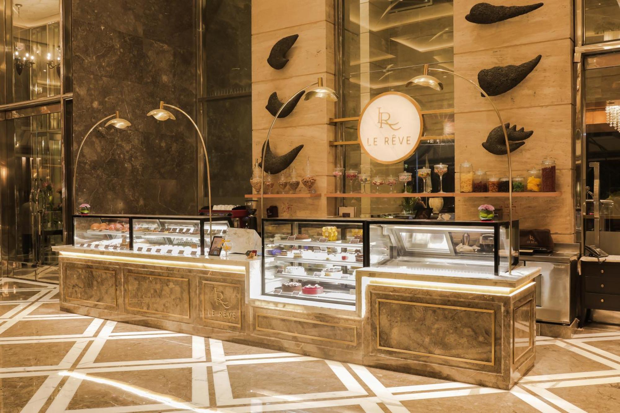 The Leela Ambience Gurugram Hotel & Residences - The Luxury Urban Sanctuary Гургаон Екстериор снимка The pastry shop