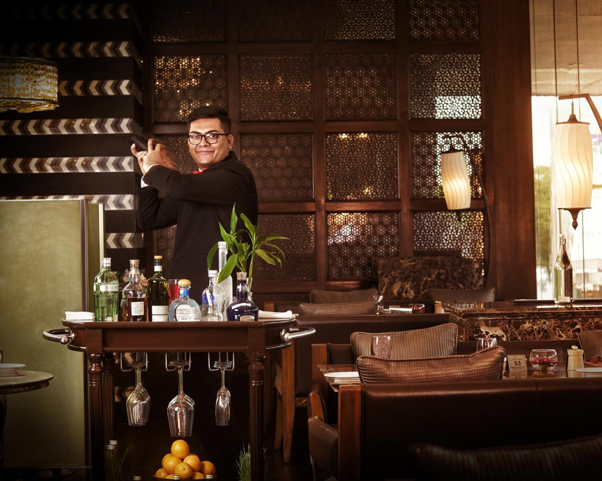 The Leela Ambience Gurugram Hotel & Residences - The Luxury Urban Sanctuary Гургаон Екстериор снимка A bartender at work