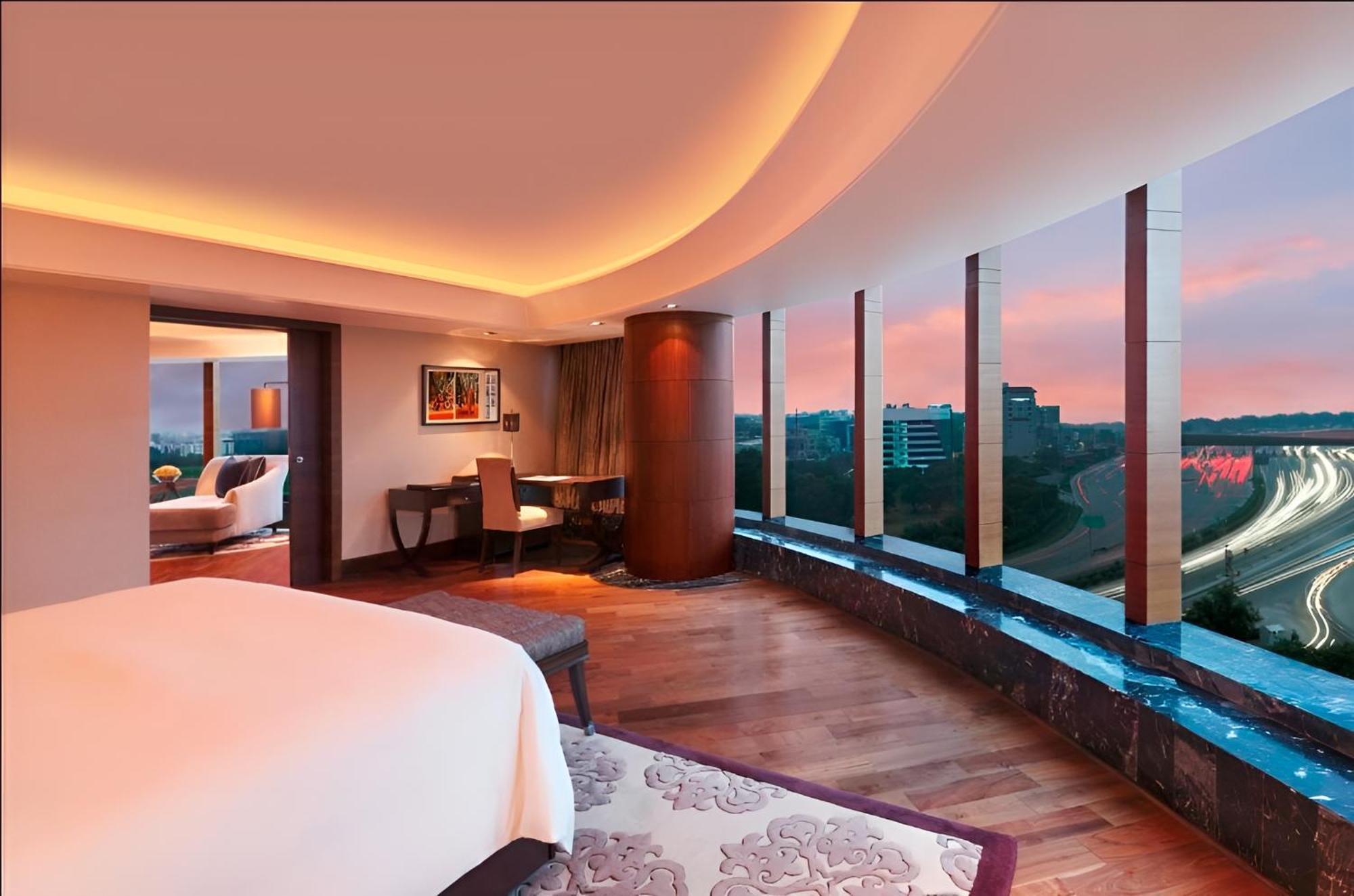 The Leela Ambience Gurugram Hotel & Residences - The Luxury Urban Sanctuary Гургаон Екстериор снимка A suite at the hotel