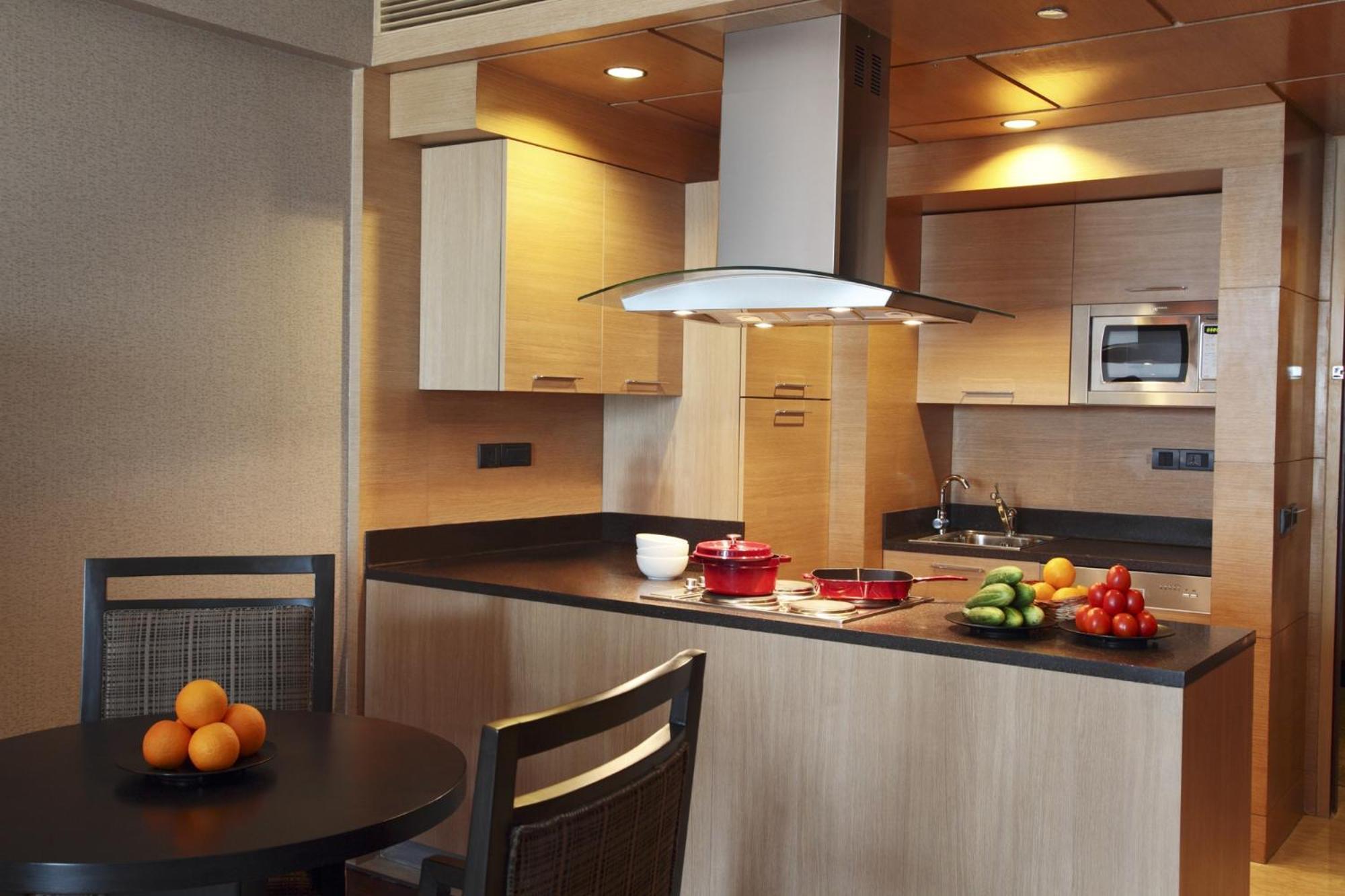 The Leela Ambience Gurugram Hotel & Residences - The Luxury Urban Sanctuary Гургаон Екстериор снимка A modern kitchen
