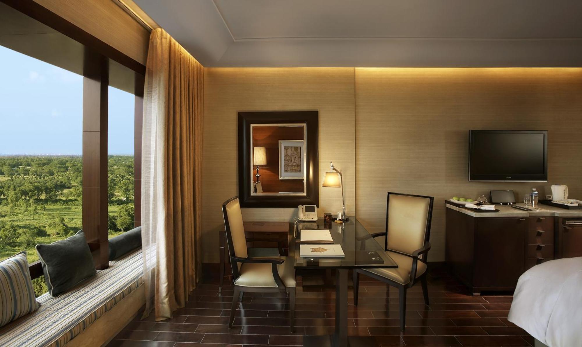 The Leela Ambience Gurugram Hotel & Residences - The Luxury Urban Sanctuary Гургаон Екстериор снимка A room at the Taj Bengal