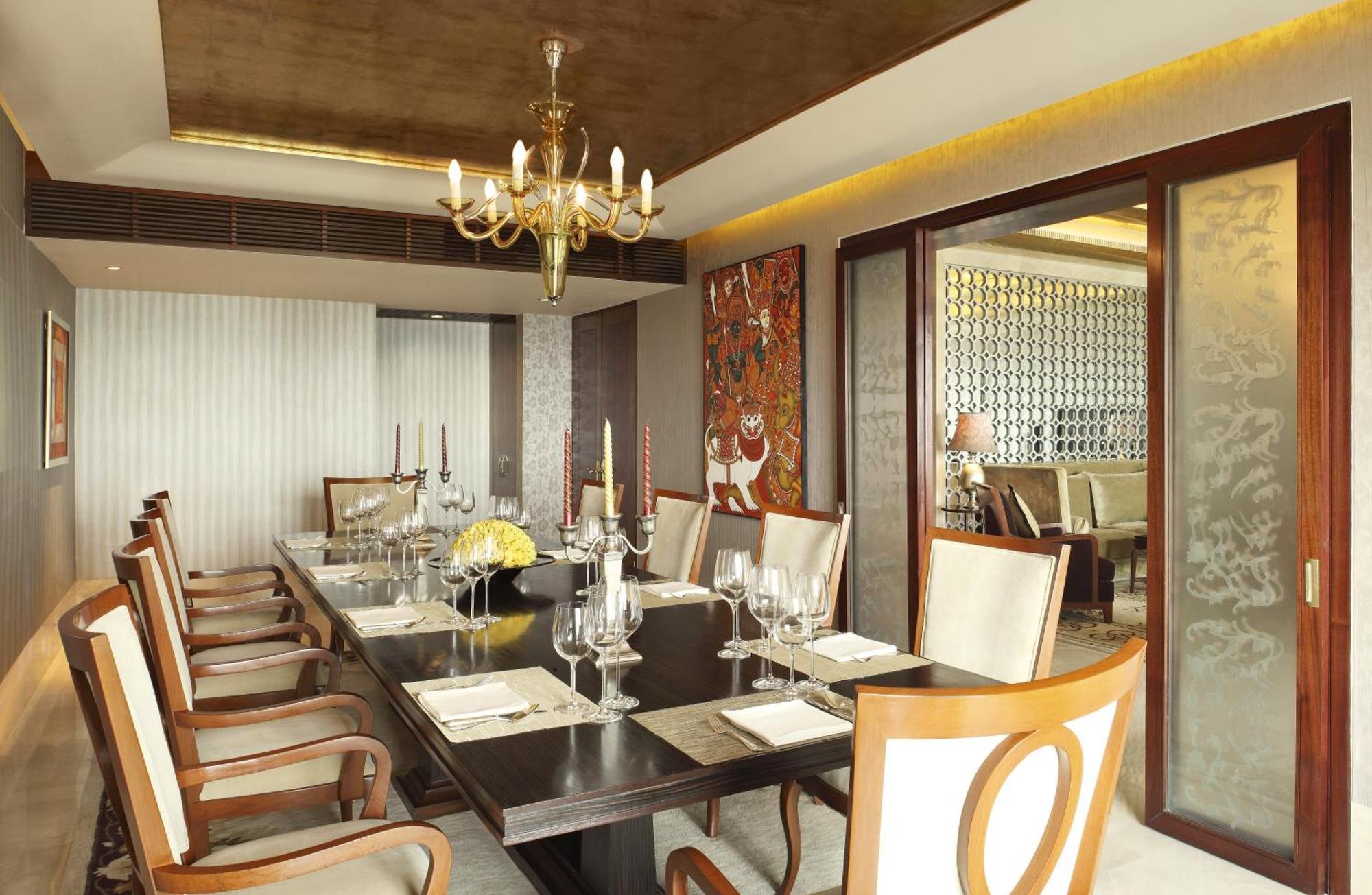 The Leela Ambience Gurugram Hotel & Residences - The Luxury Urban Sanctuary Гургаон Екстериор снимка A dining room