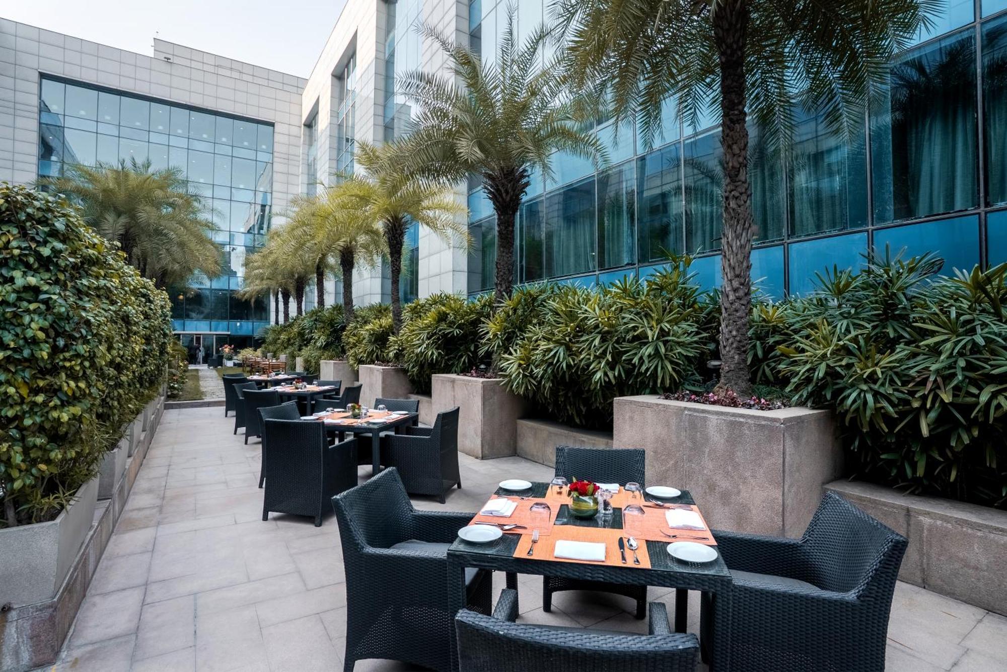 The Leela Ambience Gurugram Hotel & Residences - The Luxury Urban Sanctuary Гургаон Екстериор снимка The Park, New Delhi