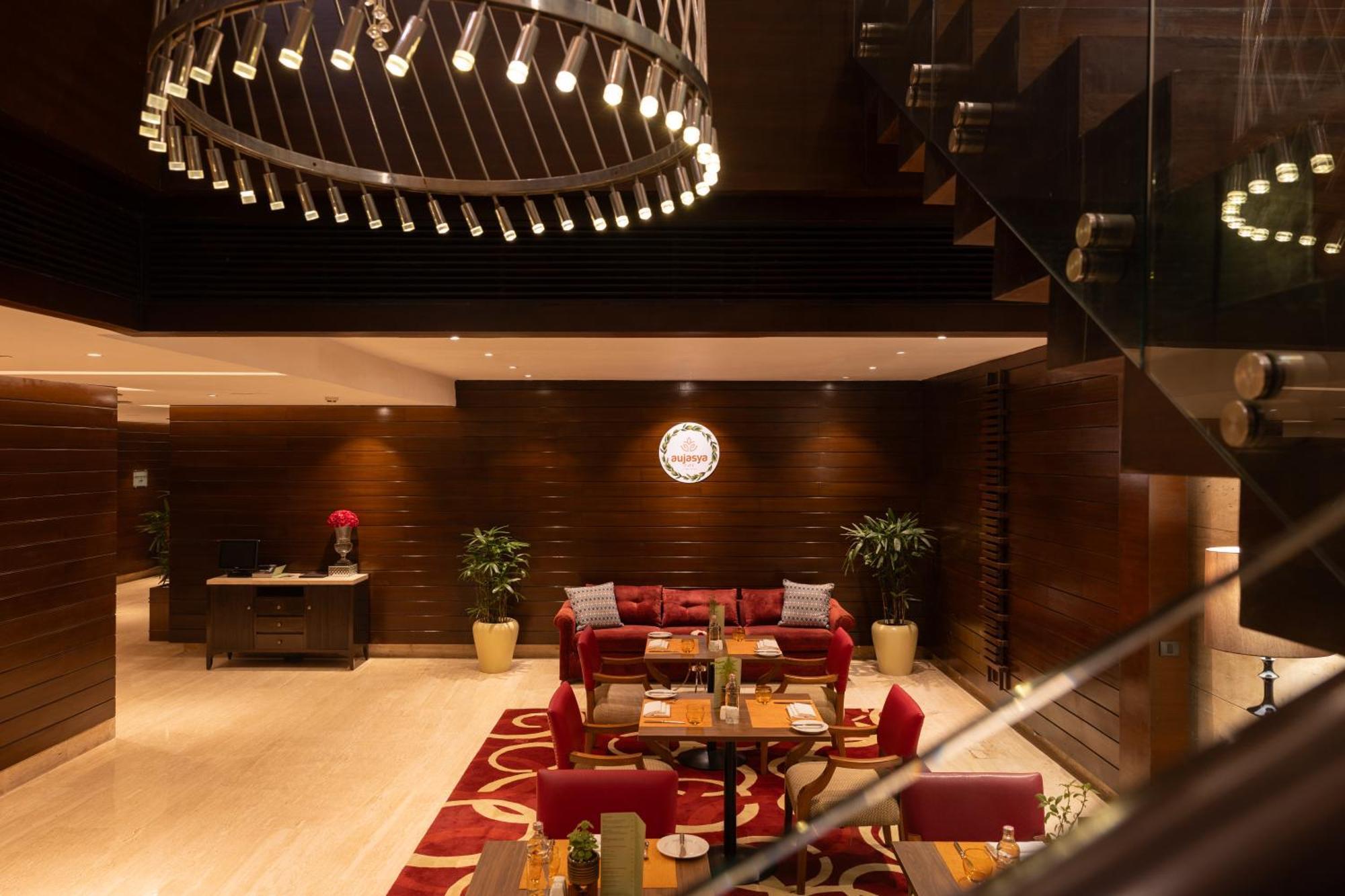 The Leela Ambience Gurugram Hotel & Residences - The Luxury Urban Sanctuary Гургаон Екстериор снимка Lobby