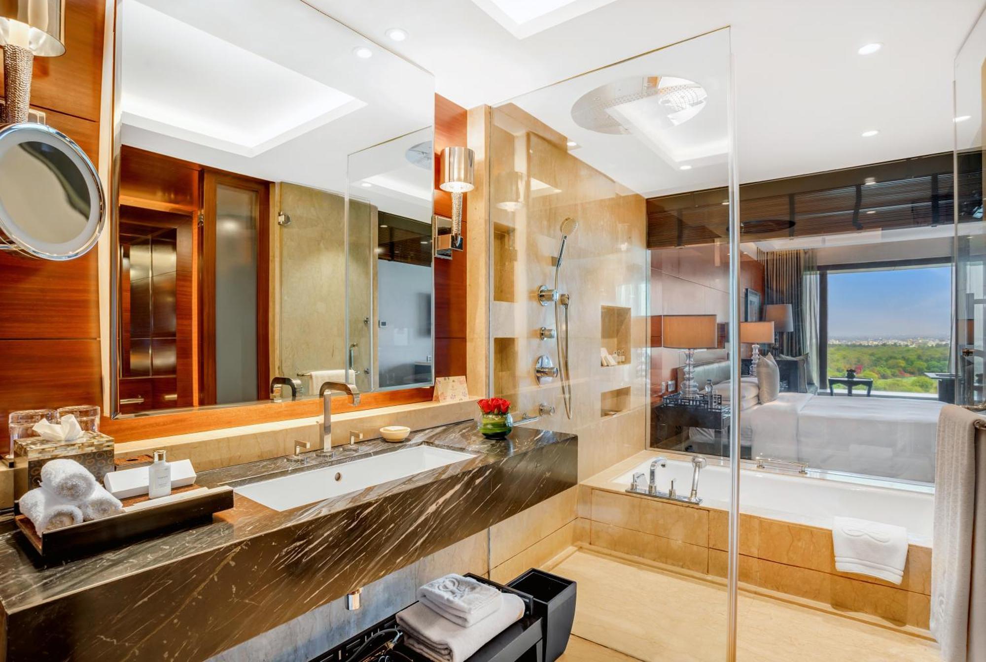 The Leela Ambience Gurugram Hotel & Residences - The Luxury Urban Sanctuary Гургаон Екстериор снимка